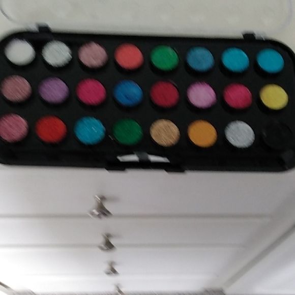 24 Glitter Eye Shadow kit Party Halloween Cosplay New Years Eve - Picture 12 of 16